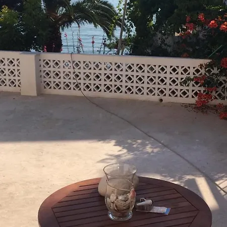 Malama S Beach House Potos